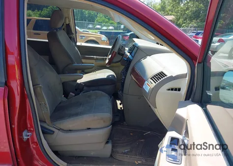 2008 Chrysler Town & Country Lx z USA, uszkodzony, nr VIN 2A8HR44H68R153119